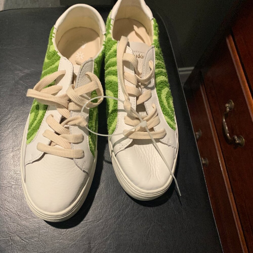 Lush Sneakers